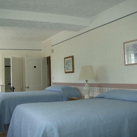 Boardwalk Inn Saint Ignace Kültér fotó