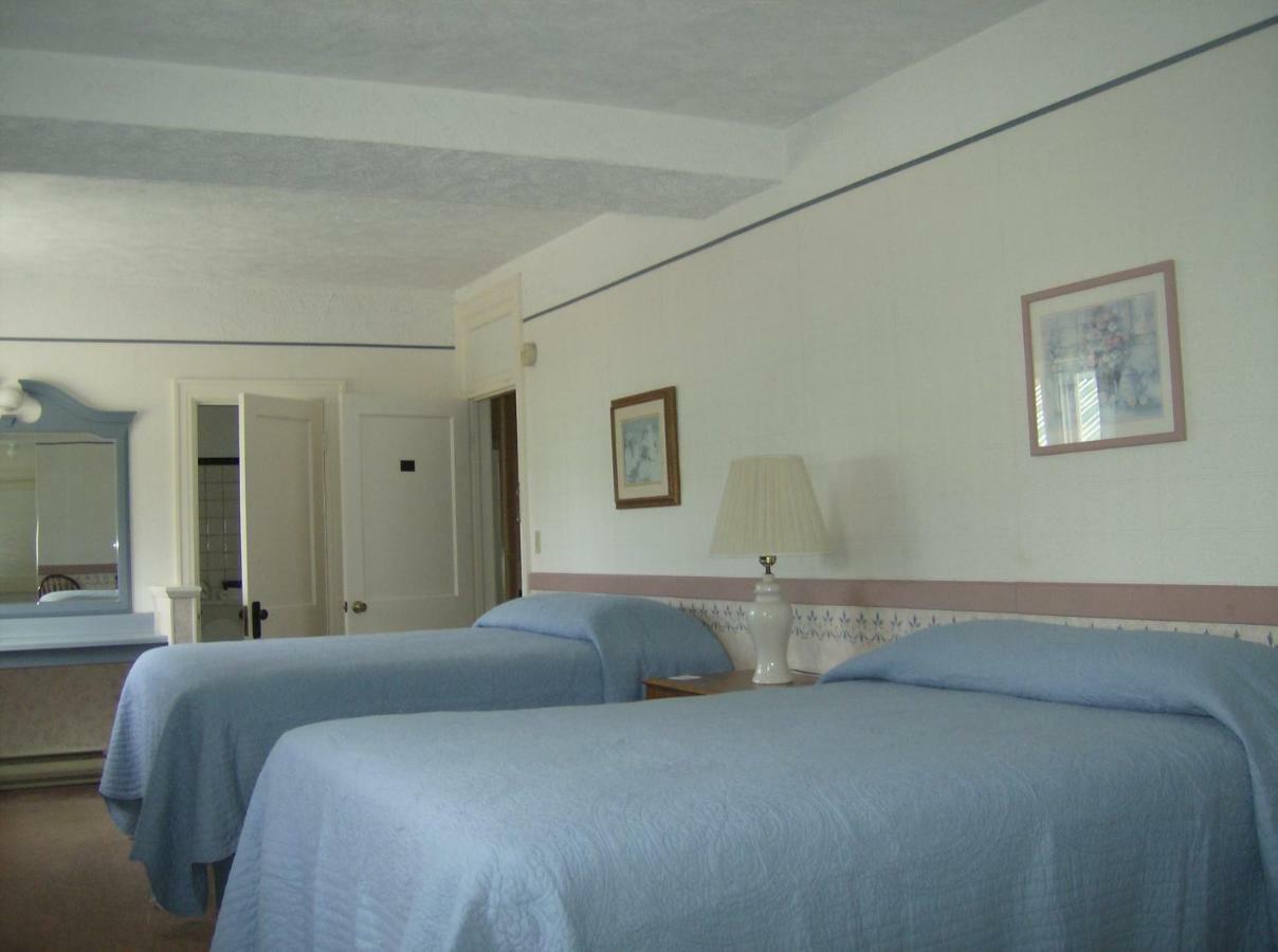 Boardwalk Inn Saint Ignace Kültér fotó