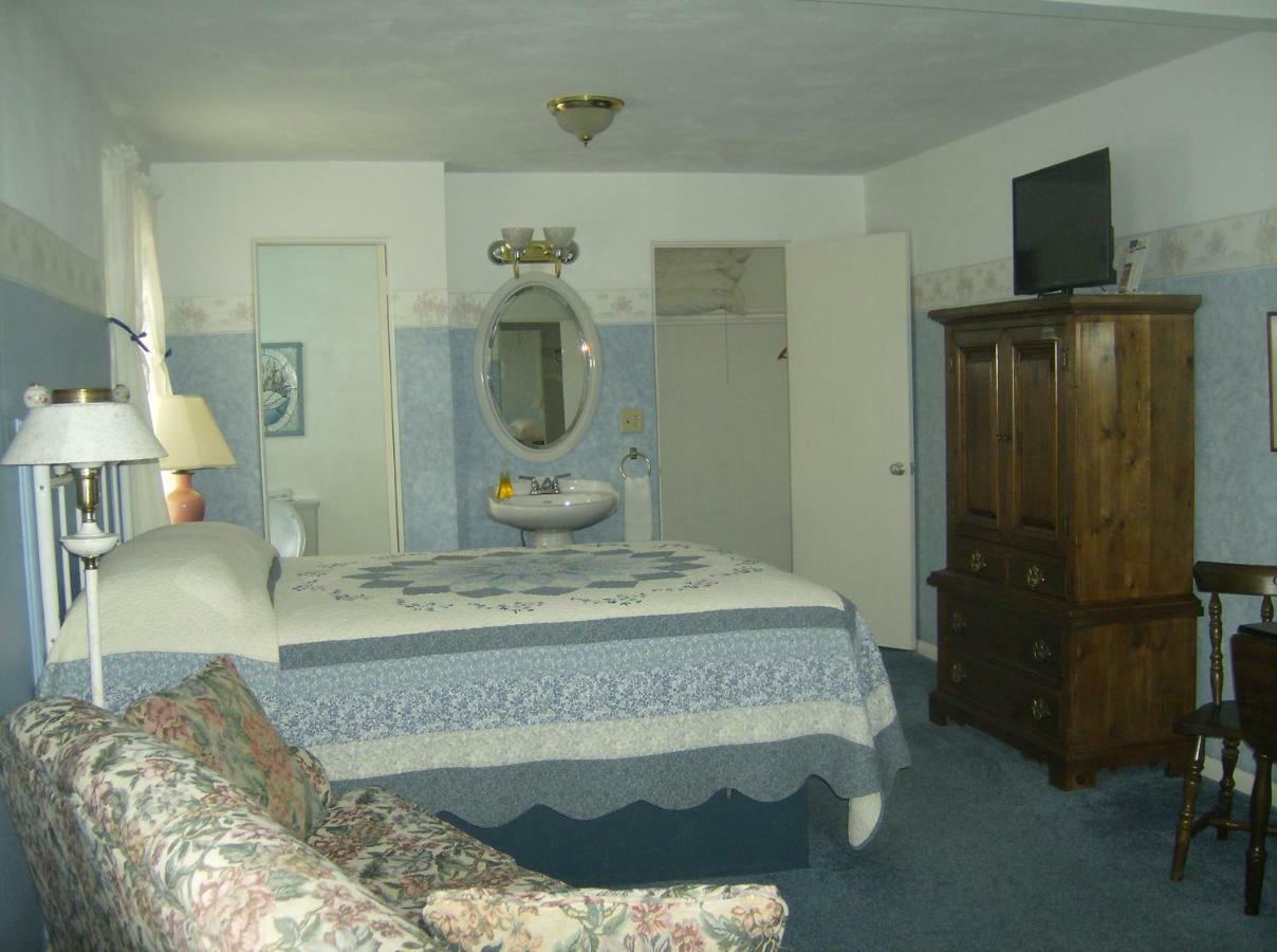 Boardwalk Inn Saint Ignace Kültér fotó